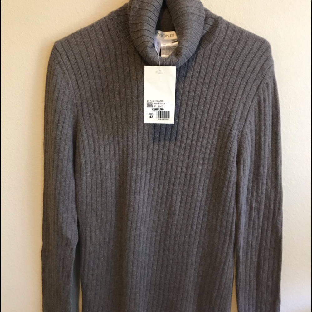 NWT Mondi woman’s ribbed turtleneck sweater